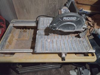 Makina.para tile  .buenas condiciones