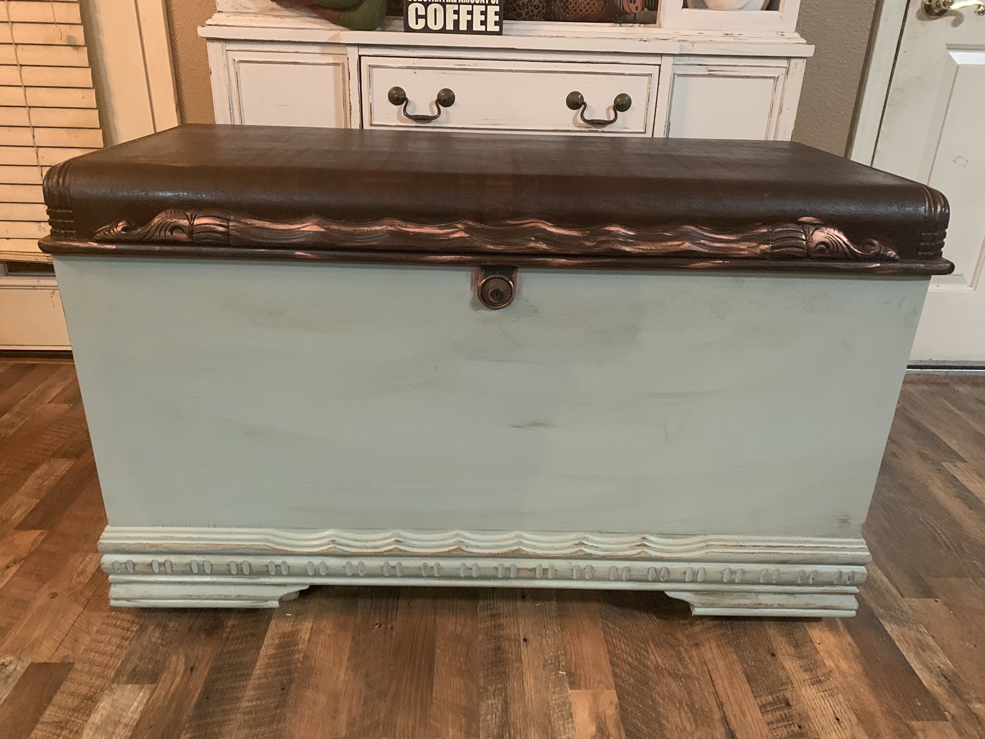Refurbished Vintage Cedar Chest Please READ Post Below π Before Message All Info Is There Thank You π