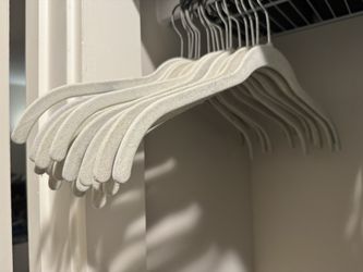 18 x ivory velvet hangers