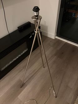 Chrome tripod lamp stand