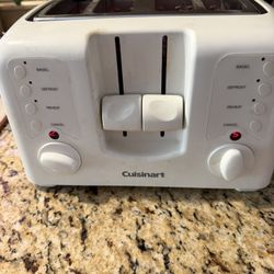  Cuisinart Toaster