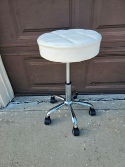 RILLING ADJUSTABLE HEIGHT STOOL