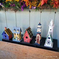 5 Vintage Lightweight Wooden Birdhouses & Lighthouses – Complete Decor
