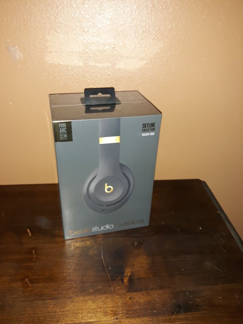 Price reduced today only *BRAND NEW! Beats studio3 wireless