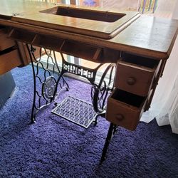 SINGER SEWING TABLE WITHOUT MACHINE 