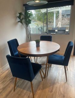 Premium quality dining set