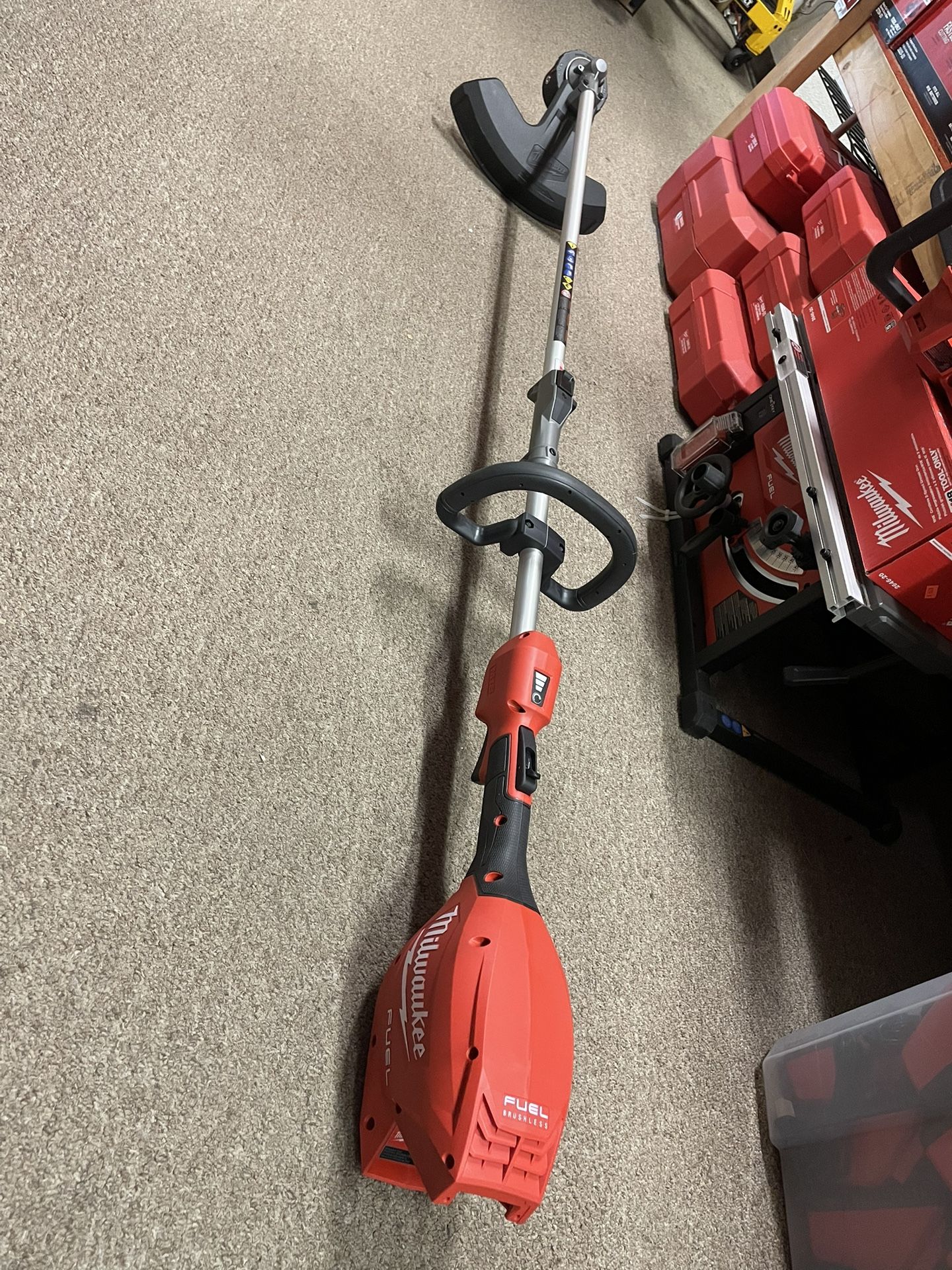 Milwaukee M18 FUEL 18V 16 in. Brushless Cordless Battery Powered String Trimmer with QUIK-LOK Attachment Capability (Tool-Only) $189