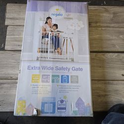 Regalo Extra Wide Safety Gate 38.5-in x 30-in Pressure/ Hardware Mounted White Metal Safety Gate