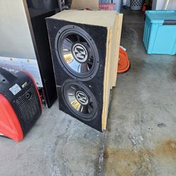 Dual Amp And Double Memphis Subwoofers With Box 