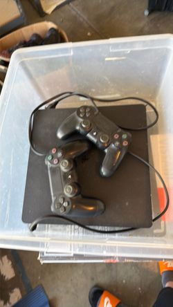PS4 2 controllers