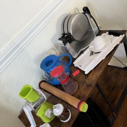 Kitchen miscellaneous items -READ