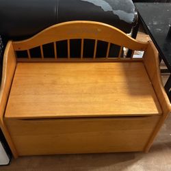 Toy Chest.  Repair the part to be able to open and close the trunk properly