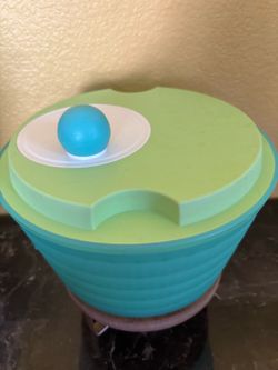 A salad spinner