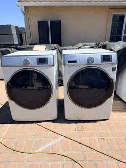 Samsung Washer and Gas Dryer XL Capacity