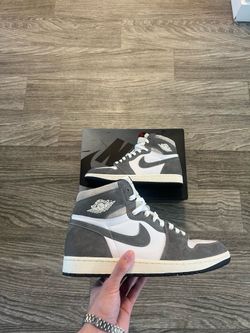 Jordan wolf grey 1s