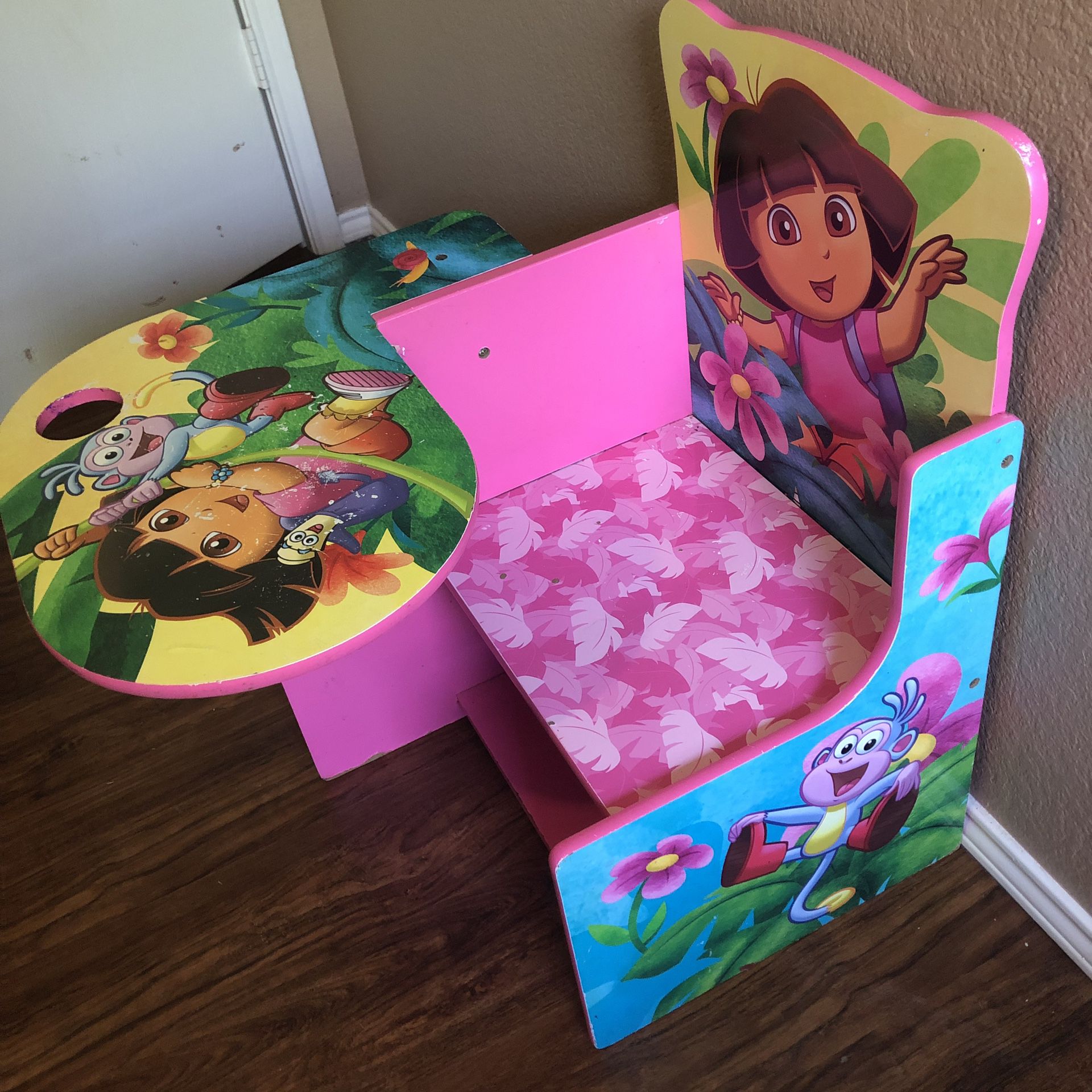 Dora chair/desk