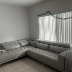 Sectional Sofa With Chase