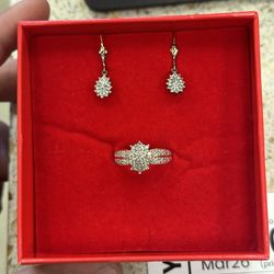 LADY’s CLUSTER RING AND EARRING SET | 10K