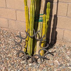 Metal Horseshoe Wreath