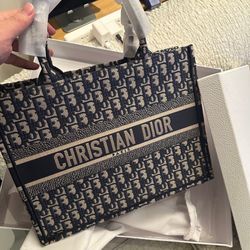 Dior Classic Tote Bag-Medium Size