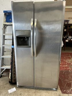 Frigidaire side-by-side Refrigerator
