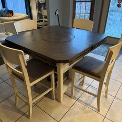 Kitchen Table With 5 Chairs $300