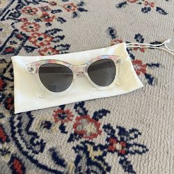 UNIF Sunglasses With Soft Case