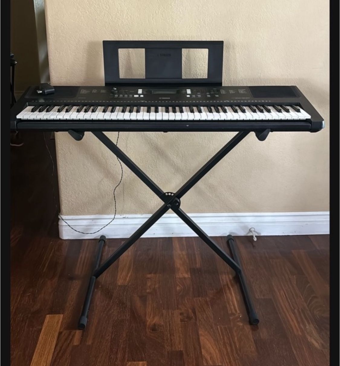 Yamaha Keyboard BEREW 300