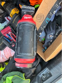 Milwaukee speaker with m12 battery