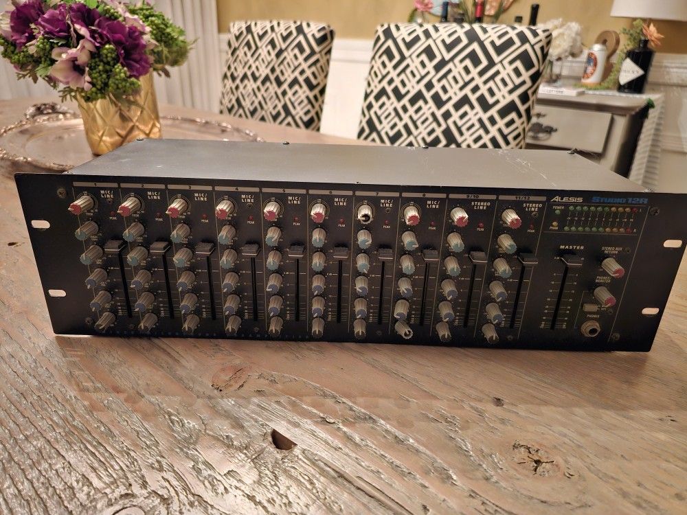 Alesis Multimix 12R