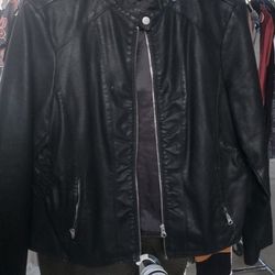 Xl. Woman's Black Learher Jacket $10