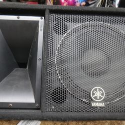 YAMAHA SM12V SPEAKER PRE OWNED
