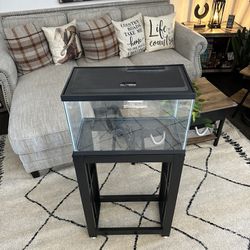 10 Gallon Fish Tank w/ lid and stand