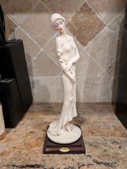 Florence Giuseppe Armani figurine - Lady with Flowers 413F