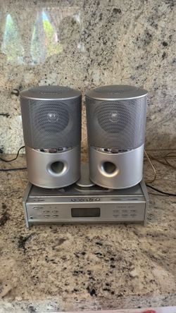Bookshelf Stereo with CD player