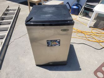 Mini fridge cheap!