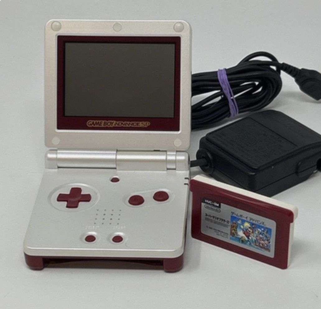 Game Boy Advance SP - Famicom Edition
