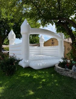 Elegant White Wedding Bounce House Commercial Inflatable Bounce House - MN1178