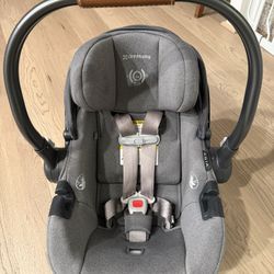 Uppababy Aria + Base In Greyson 