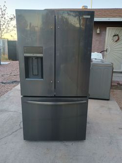 LIKE NEW FRIGIDAIRE FRENCH DOORS REFRIGERATOR / DELIVERY FREE