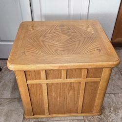 SOLID WOOD END TABLE 
