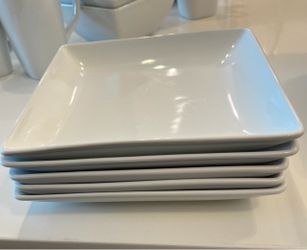 5 white square medium plates