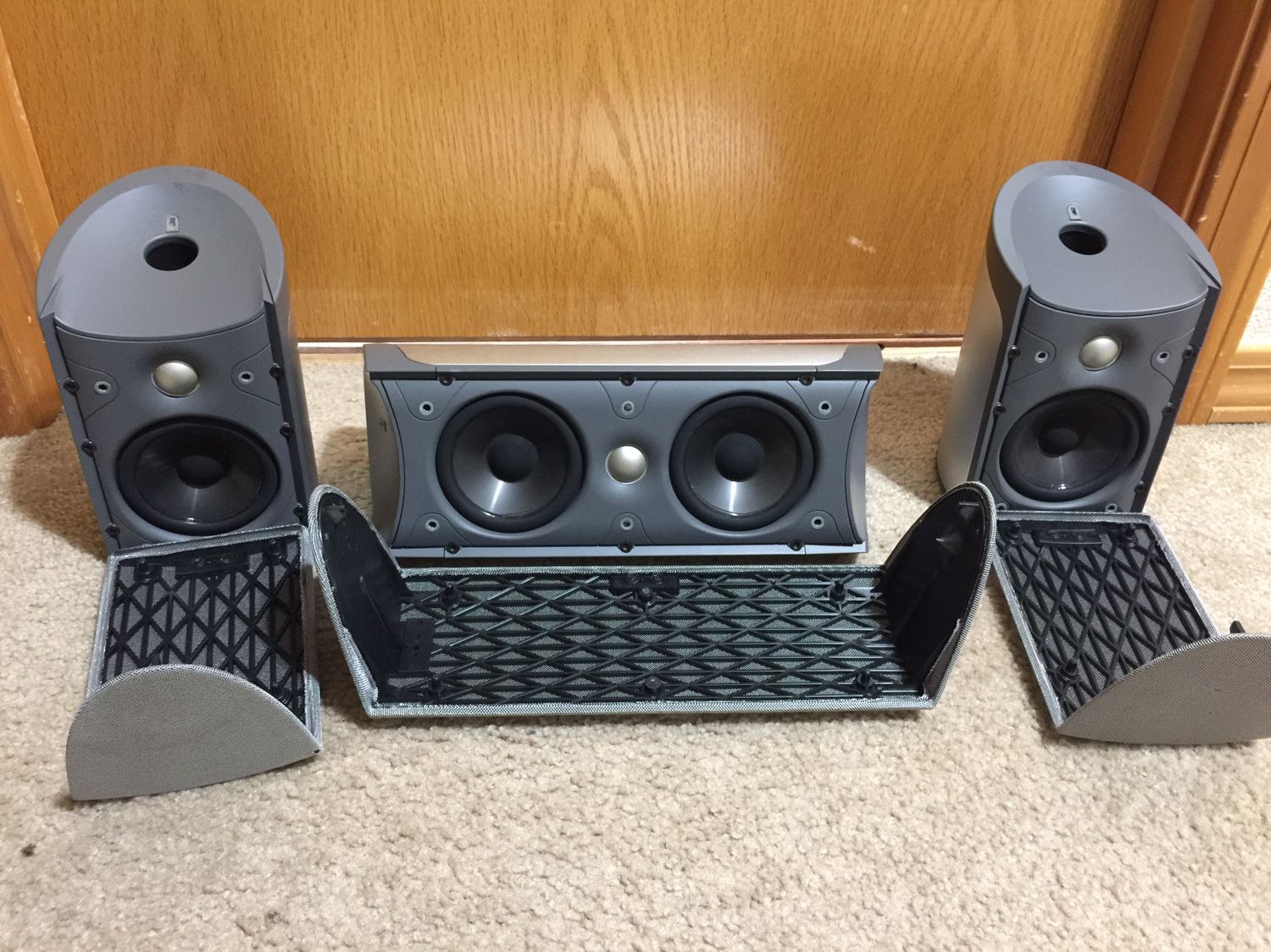 TWO POLK AUDIO RM6801 SPEAKERS (COLOR TITANIUM )