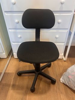 Black Mesh Office Desk Chair with Wheels