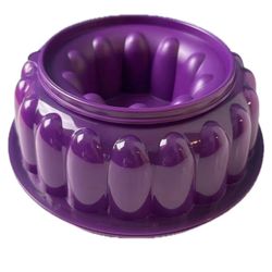Tupperware Jello Mold Ring, 6-Cup Capacity in Purple Plum