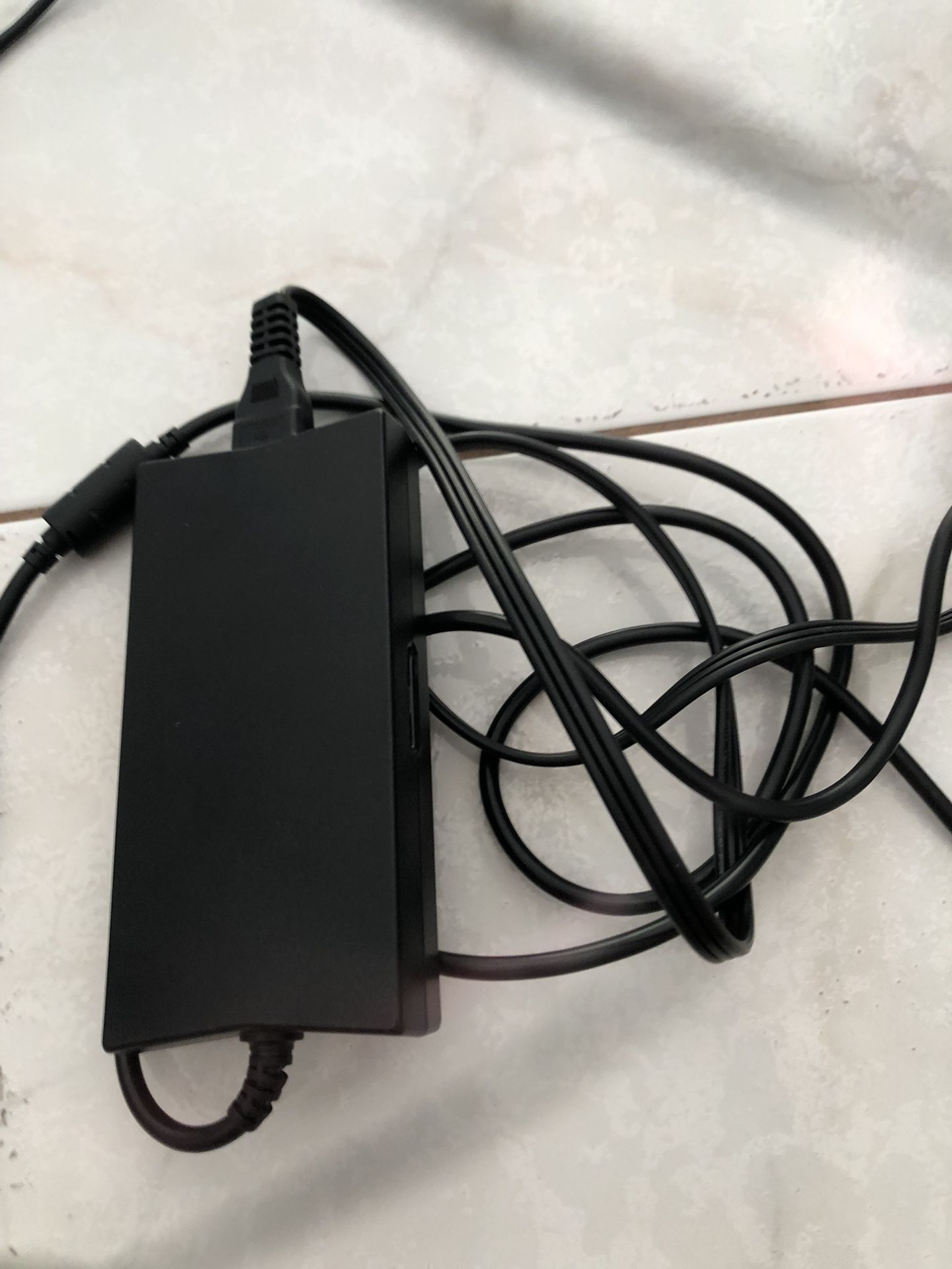 Dell Ac/dc Adapter 130w / Model DA130PE1-00