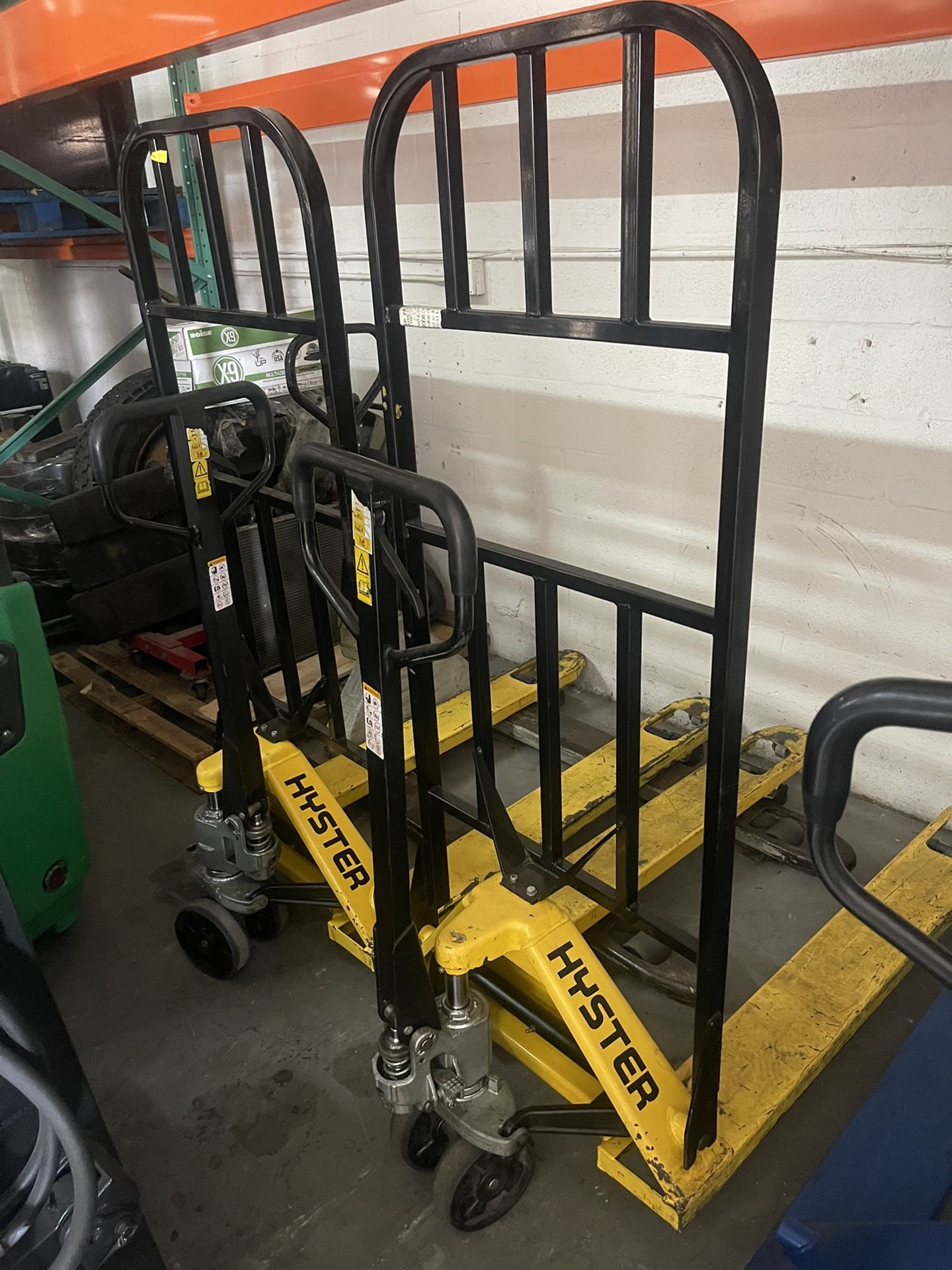 Used Manual Pallet Jacks 5500lbs Capacity 27x48 for Sale in Hialeah, FL
