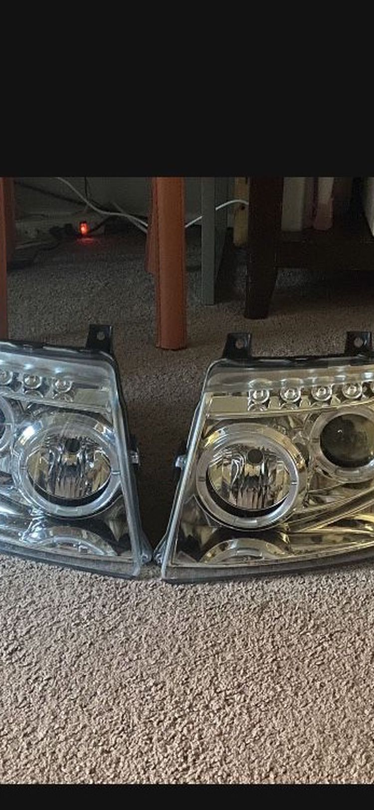 headlight assambly one pair. ford expedition 2004