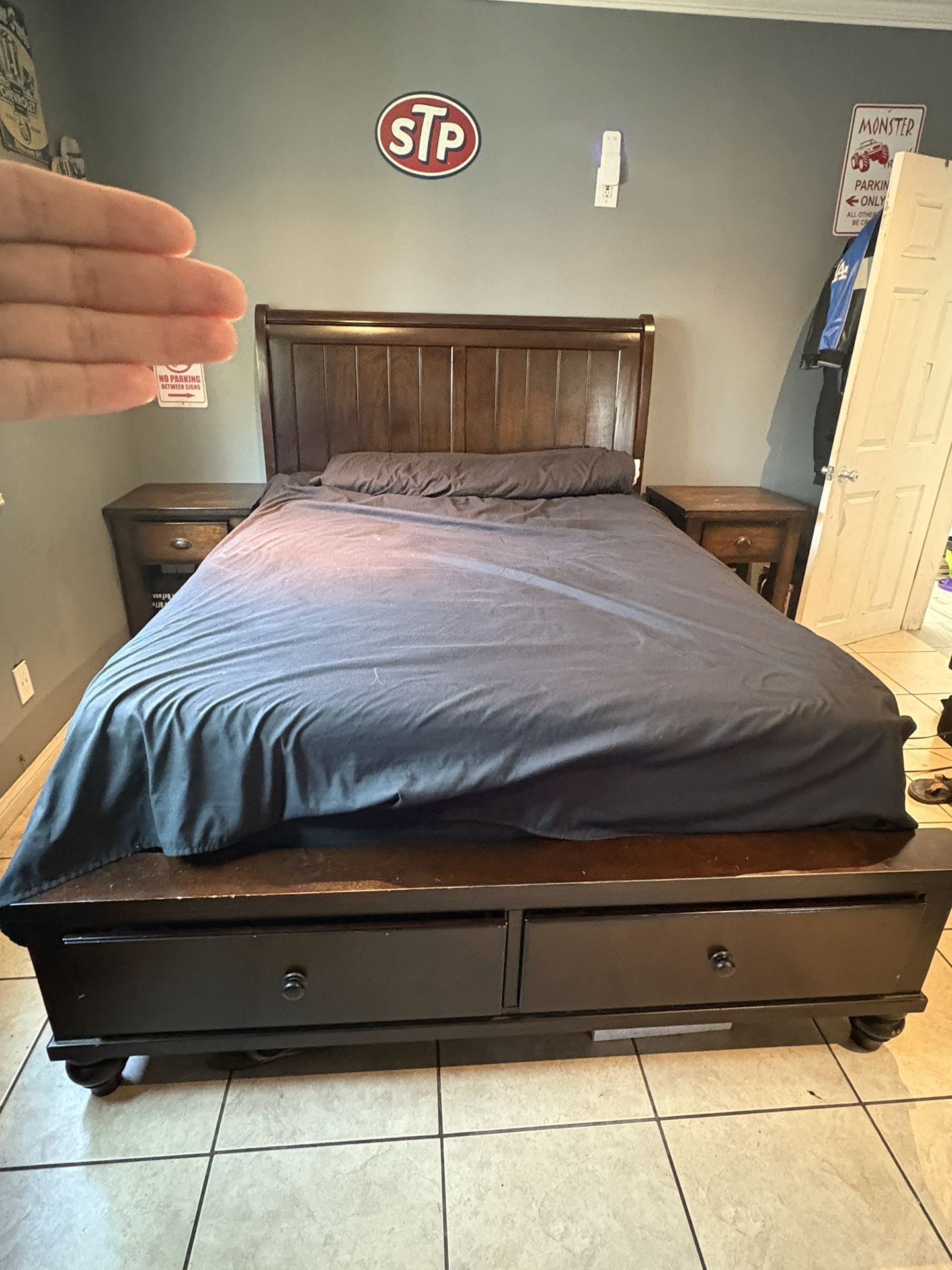 Cal King Bedroom Set