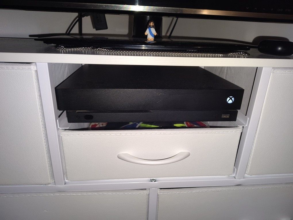 Xbox 1 X 1tb